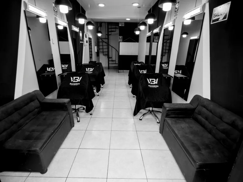Academia de Barbería - Black & White Academy - "Sede Los Olivos"