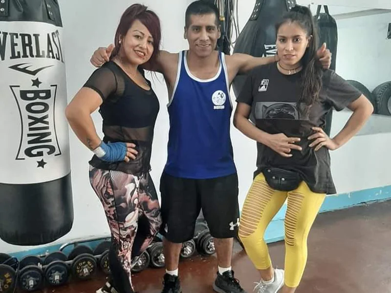 ESCUELA DE COMBATE TEAM MARJORIE ( GIMNASIO DE BOX)