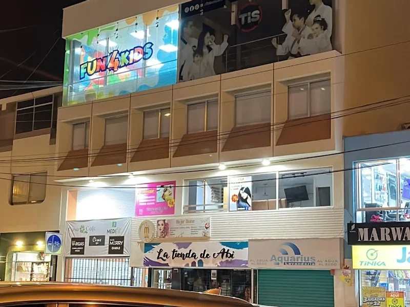 FUN4KIDS-CAFETERIA CON SALA DE JUEGOS INFANTIL