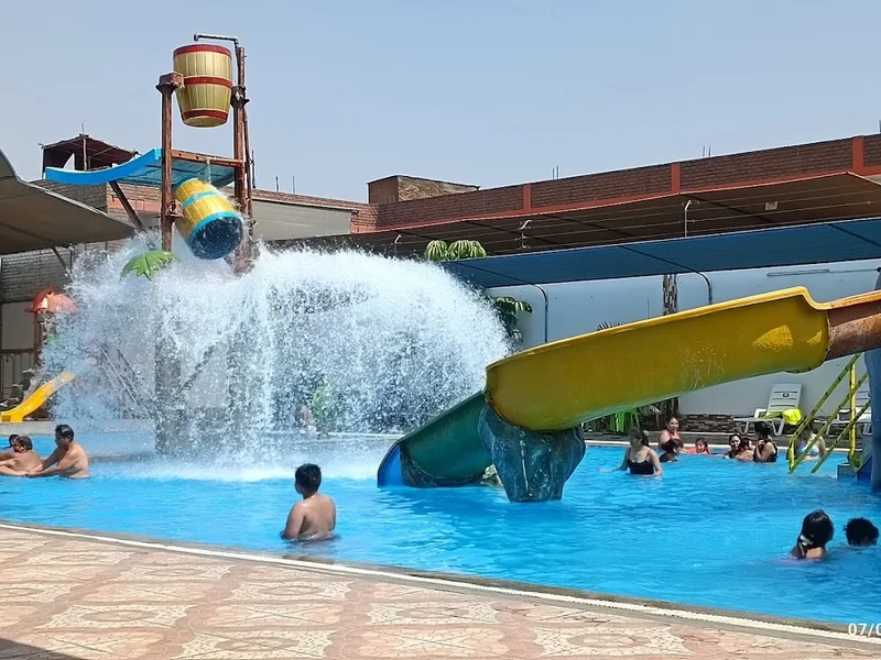 PISCINA ELEPHANT PARK tiene para guardar cosas xf