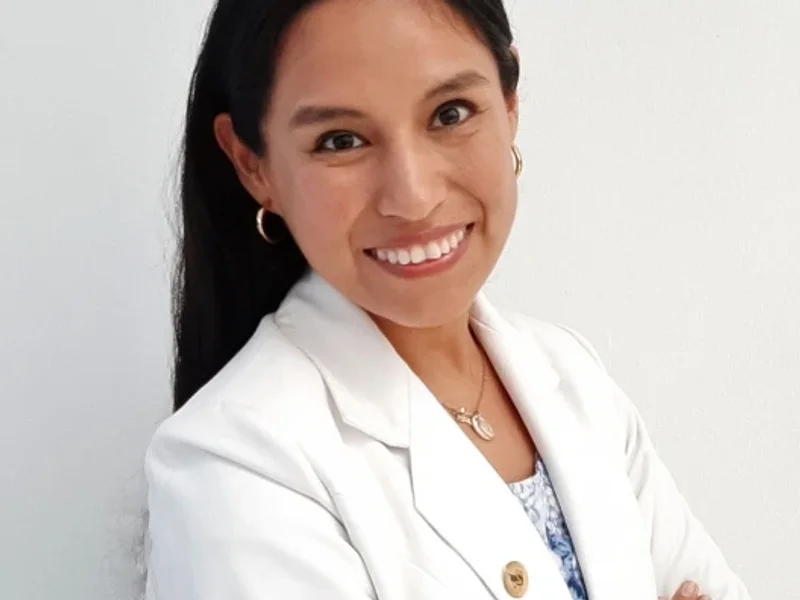 Dra. Farah Diana Rubi Novoa Boza, Dermatólogo