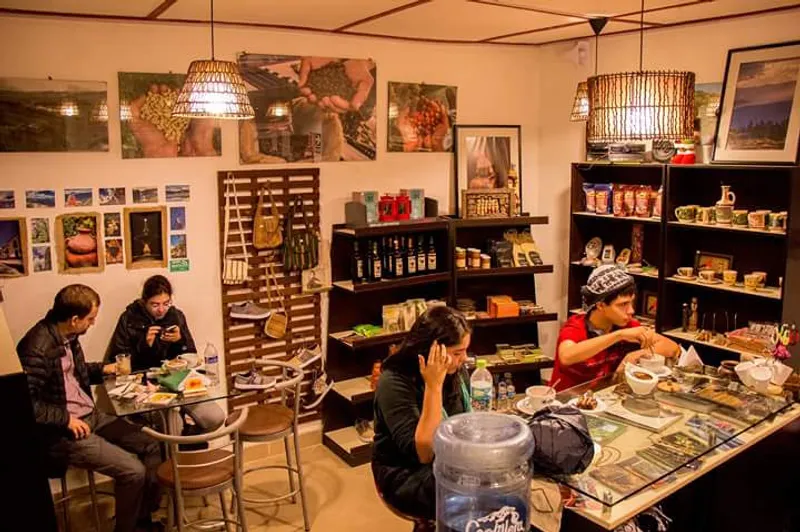 Qallarix Coffee & Market