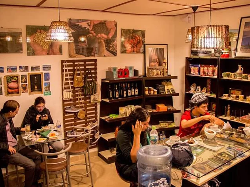 Qallarix Coffee & Market