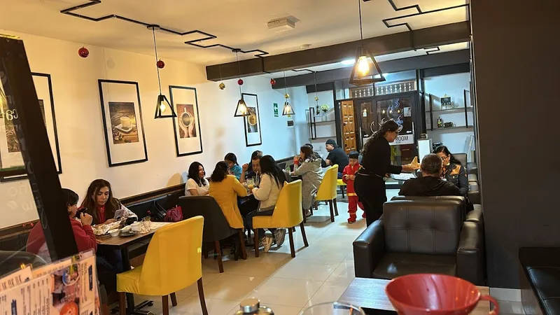 MOON Café Restobar
