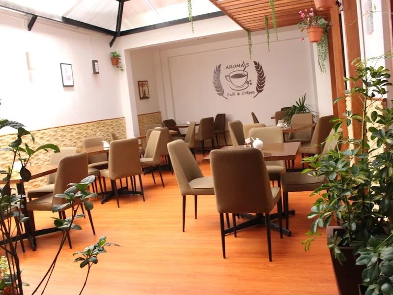 Aroma's Café & Crepes