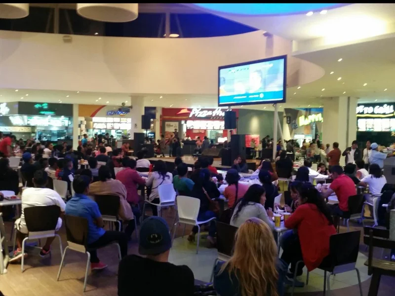 Patio de comidas Real Plaza Huánuco