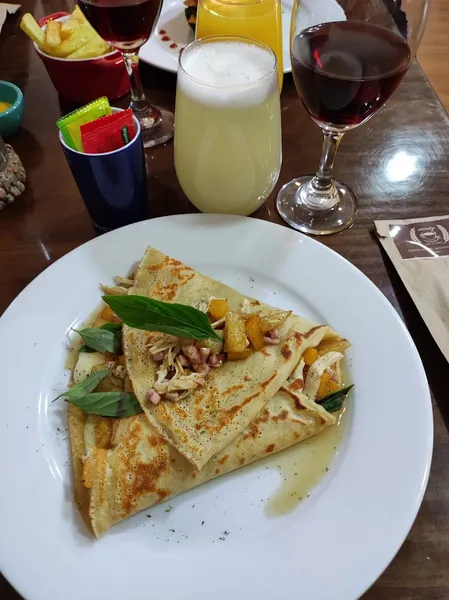 Aroma's Café & Crepes