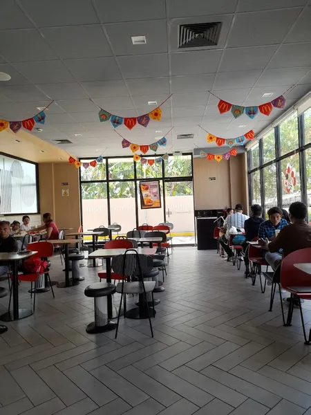 McDonald's Pulong Buhangin