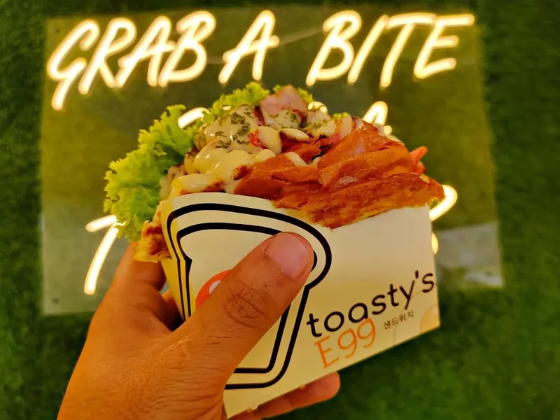 Toasty's Egg Angeles (Newpoint Mall)