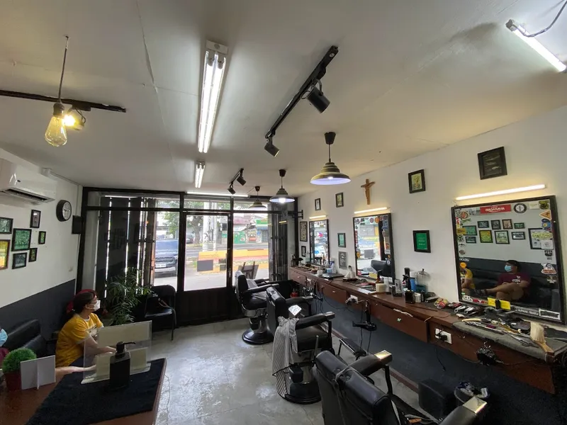 Hermanos Barber Shop