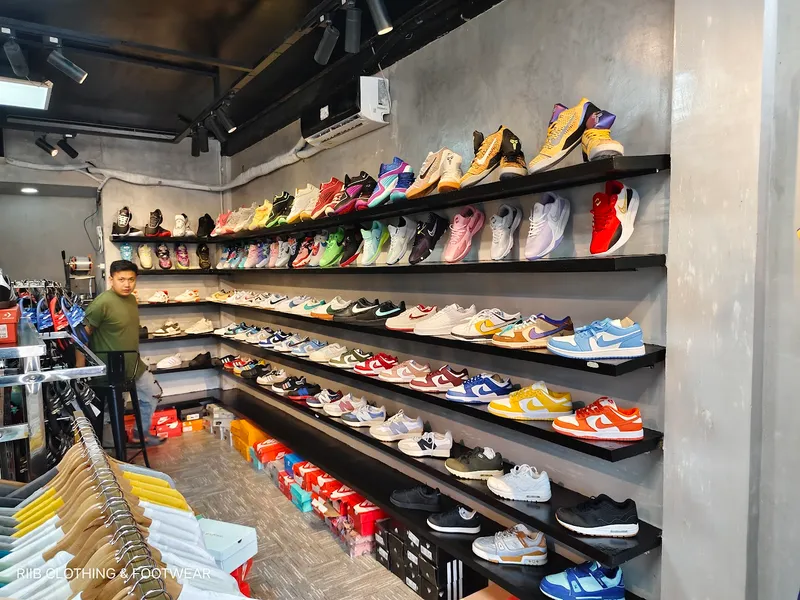 VIP Sneakers Cafe