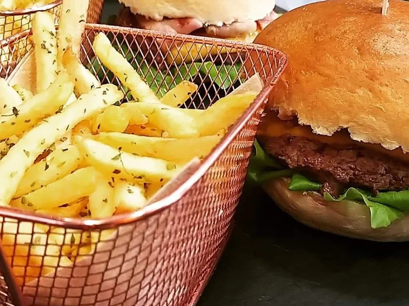 Monkys Hamburguers, Petiscos & Gin