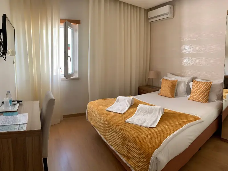 Laurus Hotel