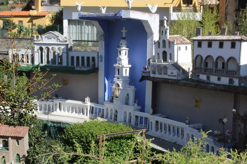 Jardim de monumentos em miniatura