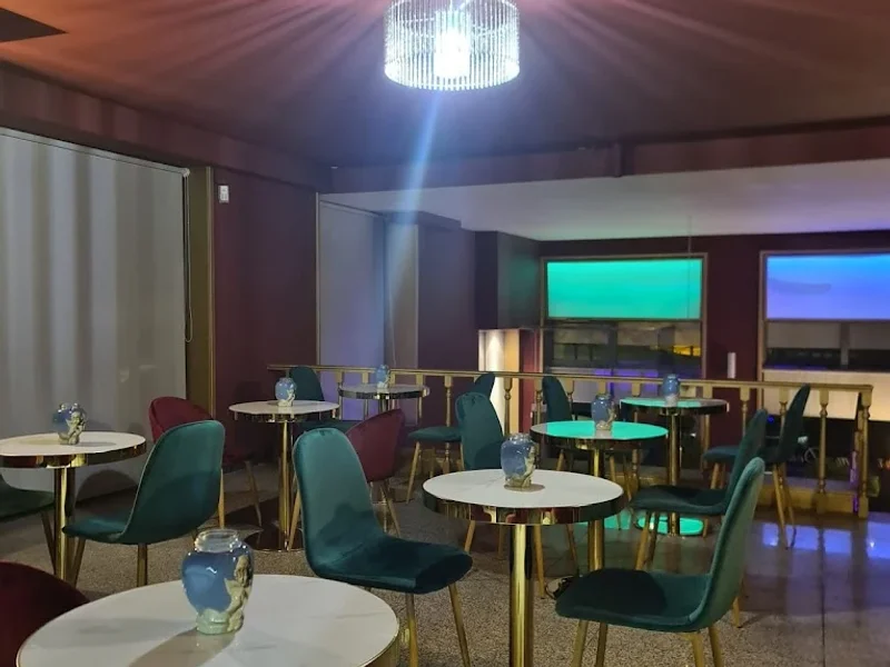 Vai com Deus Lounge Bar