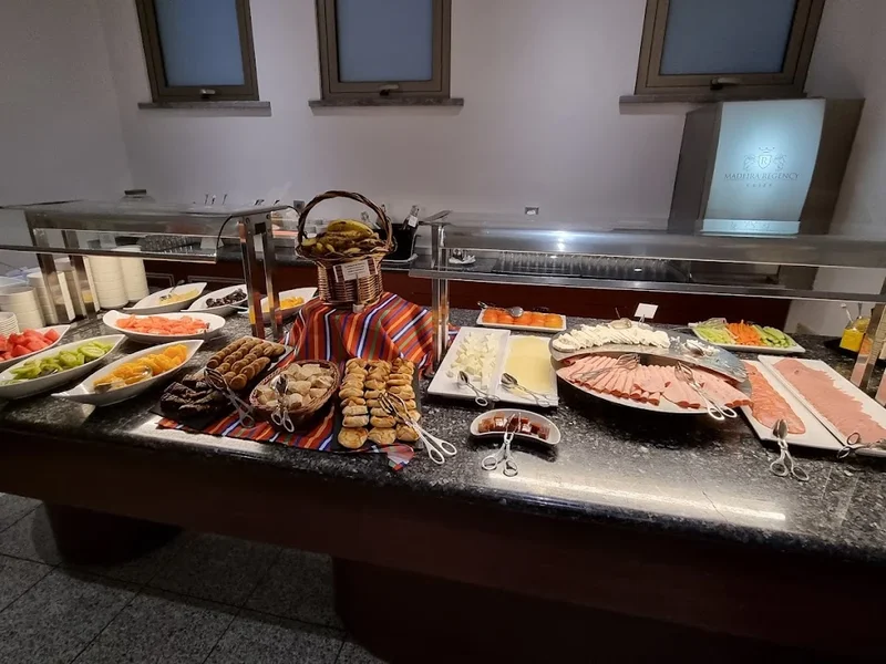 Madeira Regency Cliff