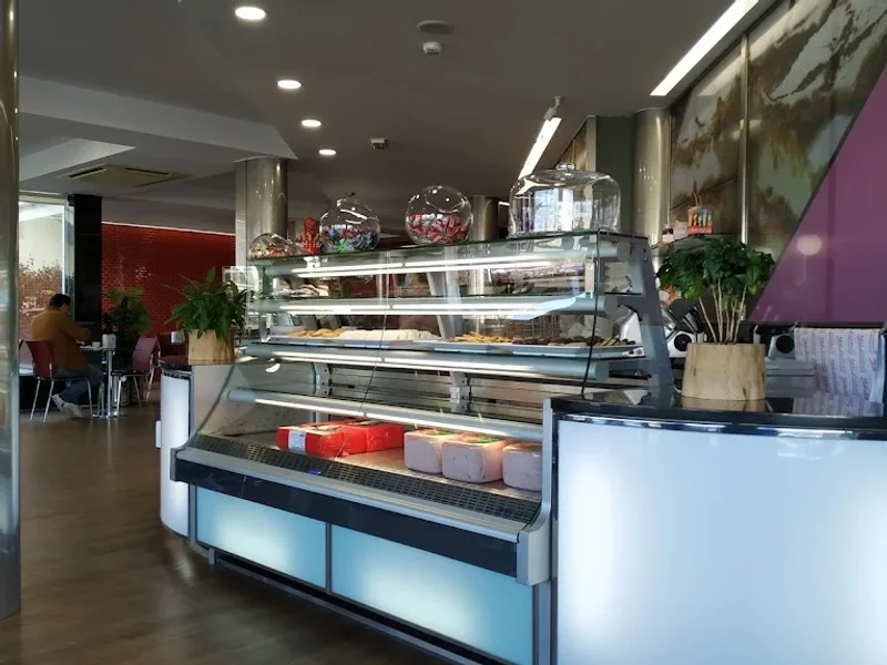 Mil Folhas-Padaria Pastelaria, Lda.