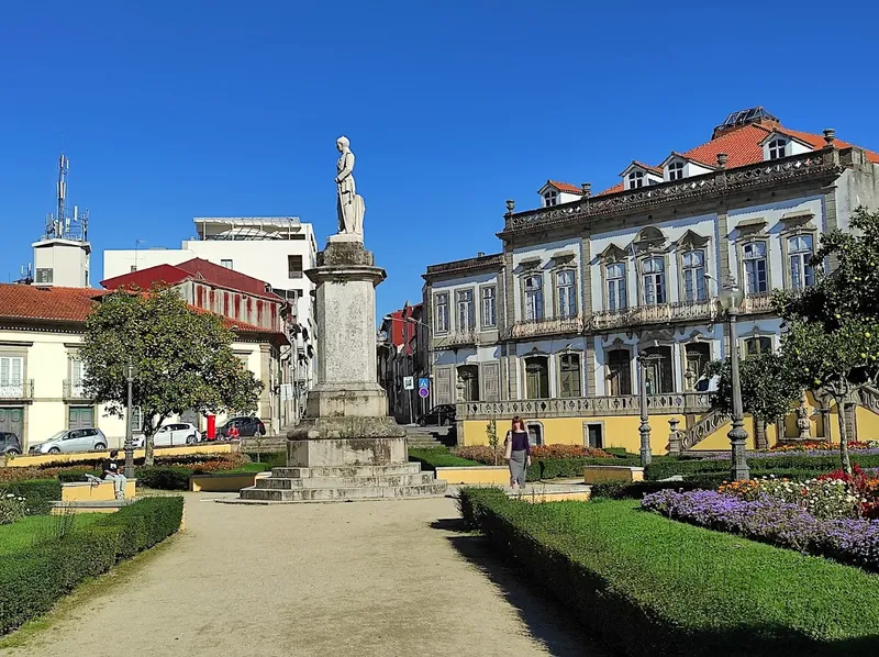 Praça Mouzinho de Albuquerque