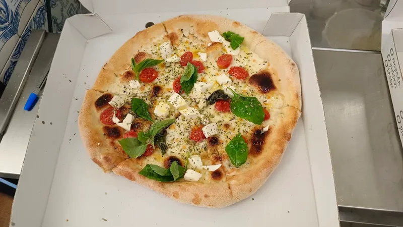 La Piccola Cucina Italiana Pizza E Pasta