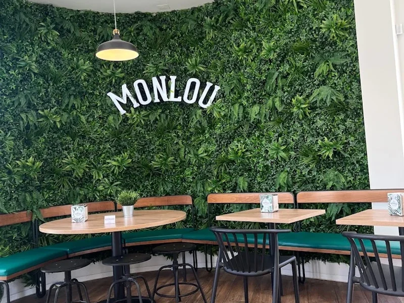 Monlou, Cake and Coffee House