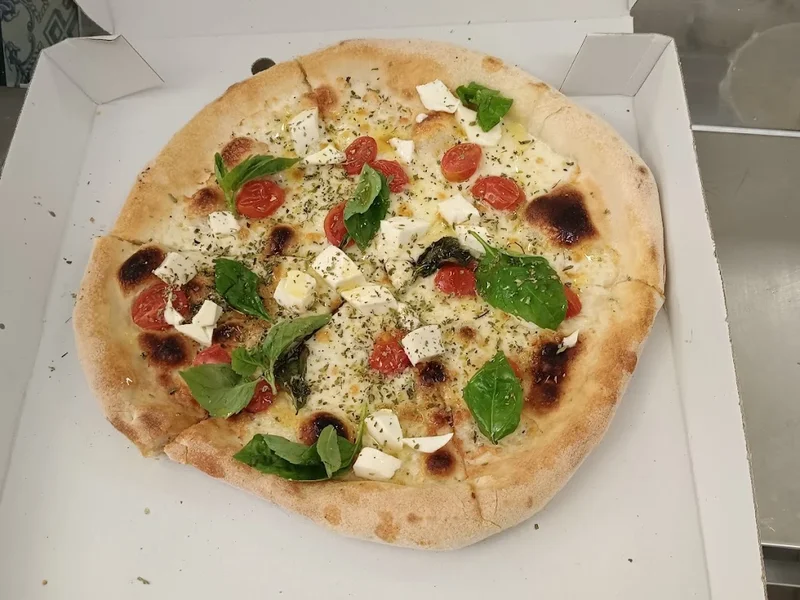 La Piccola Cucina Italiana Pizza E Pasta
