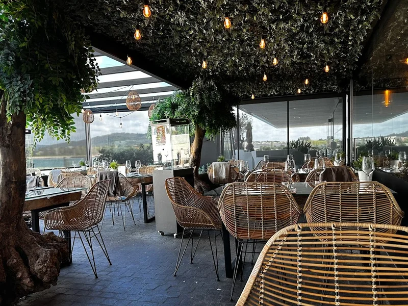 Cerqueira’s Lounge & Restaurant