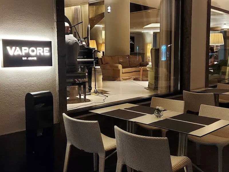 Vapore Bar & Lounge