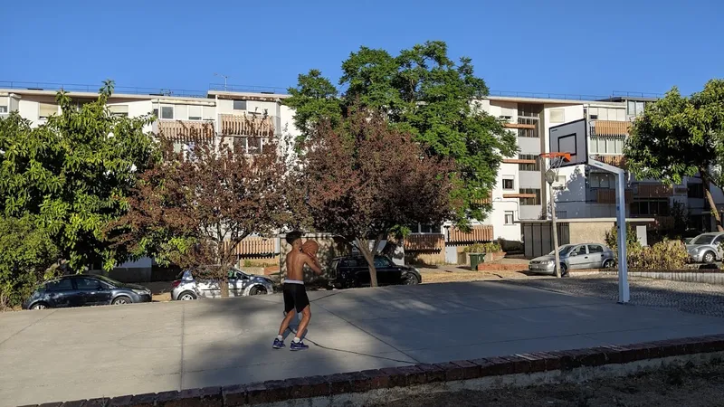 Campo de basquetebol Rua Alferes Barrilaro