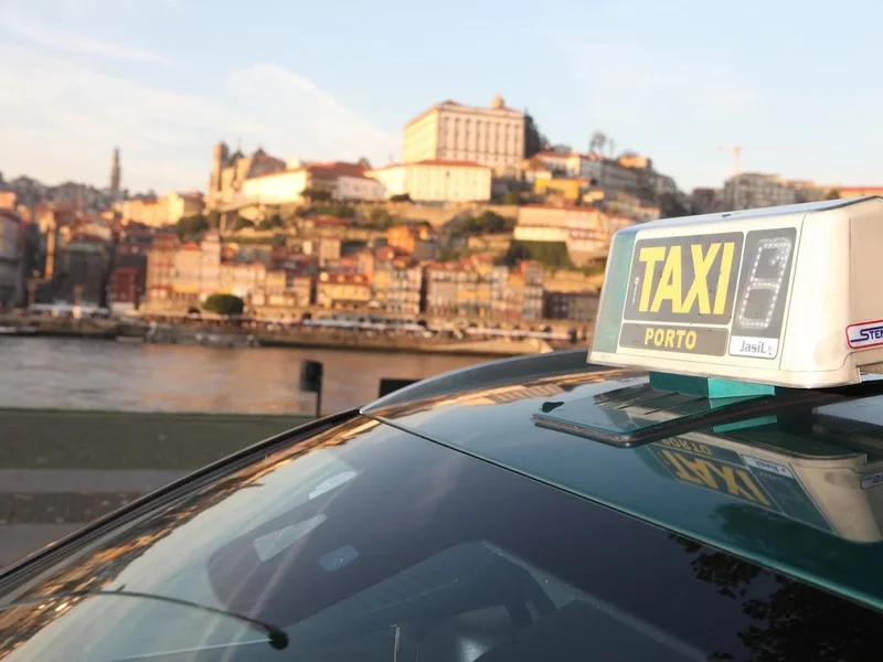 Táxis Invicta - Central Rádio Táxi Porto A.C.E.