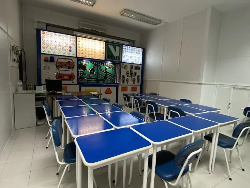 Escola de Condução Instrutores Reunidos