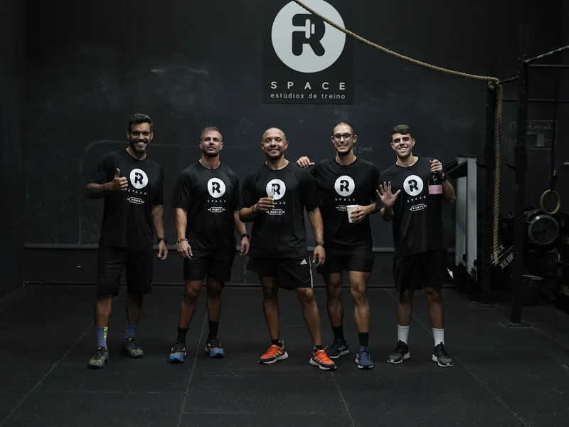 R Space - Estúdios de Treino. Estacionamento gratuito