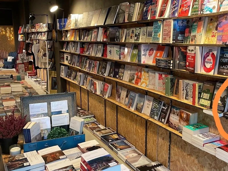 Essência do Livro - Livraria urbana