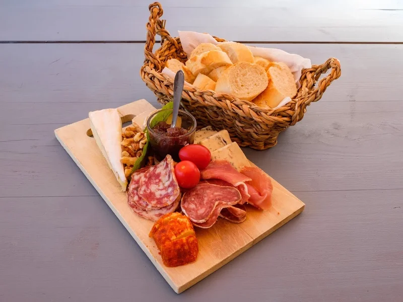 Ai o Alho - Vinhos e Petiscos