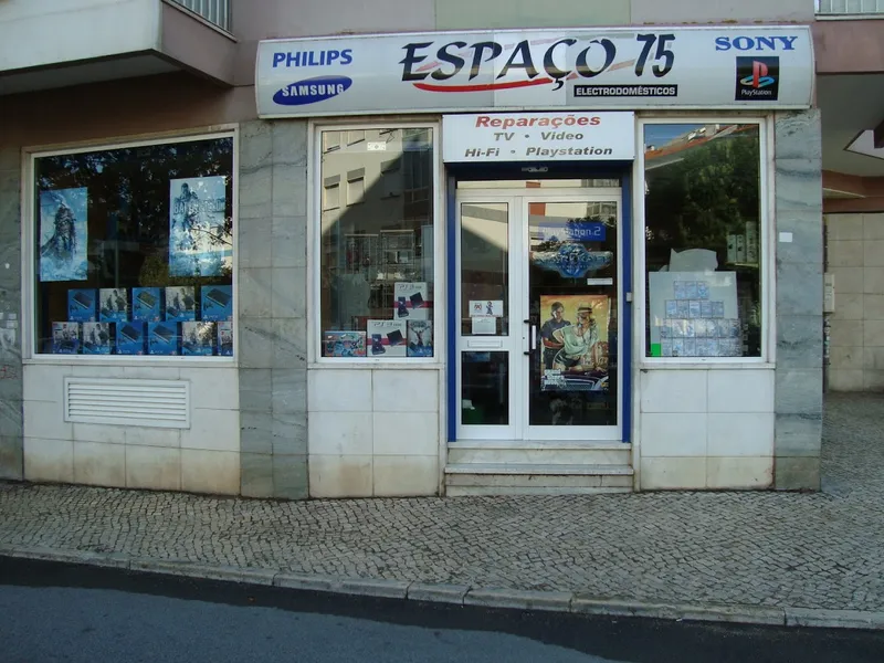 ESPAÇO 75 - Reparação e venda de consolas e jogos,TV ,LCD