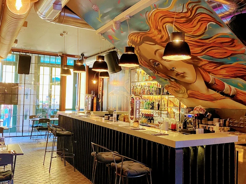 Rua Tapas Restaurant & Music Bar