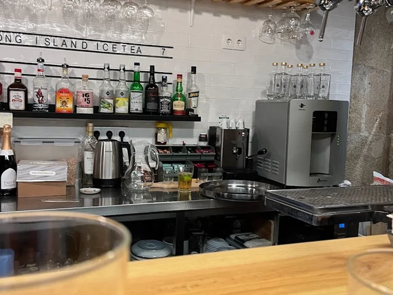 CastleRock Pub & Hotel