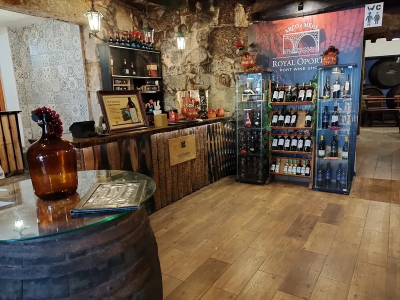 Arco e Meio - Royal Oporto Port Wine Shop