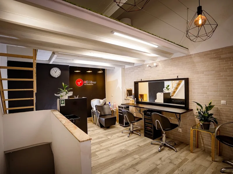 Nill Oliver - Especialista em Madeixas e Alisamento