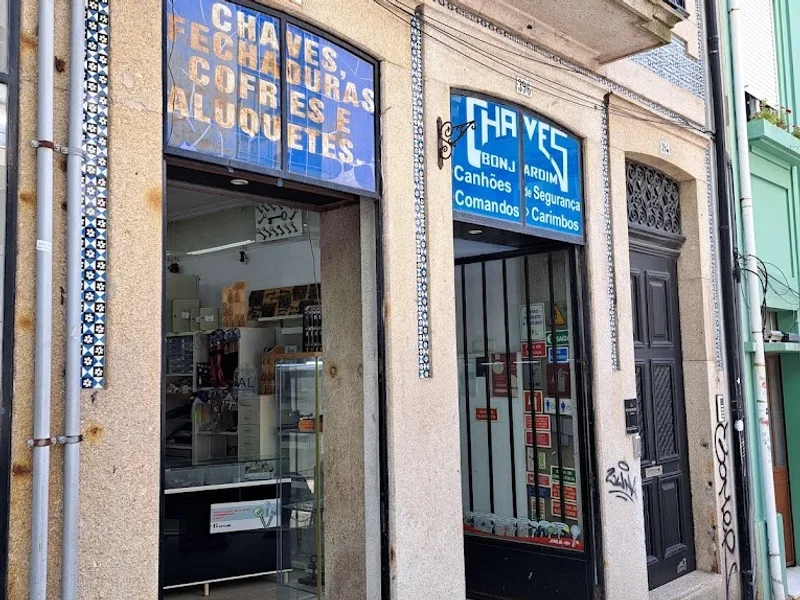 Chaves Bonjardim-Comercio De Chaves, Lda.