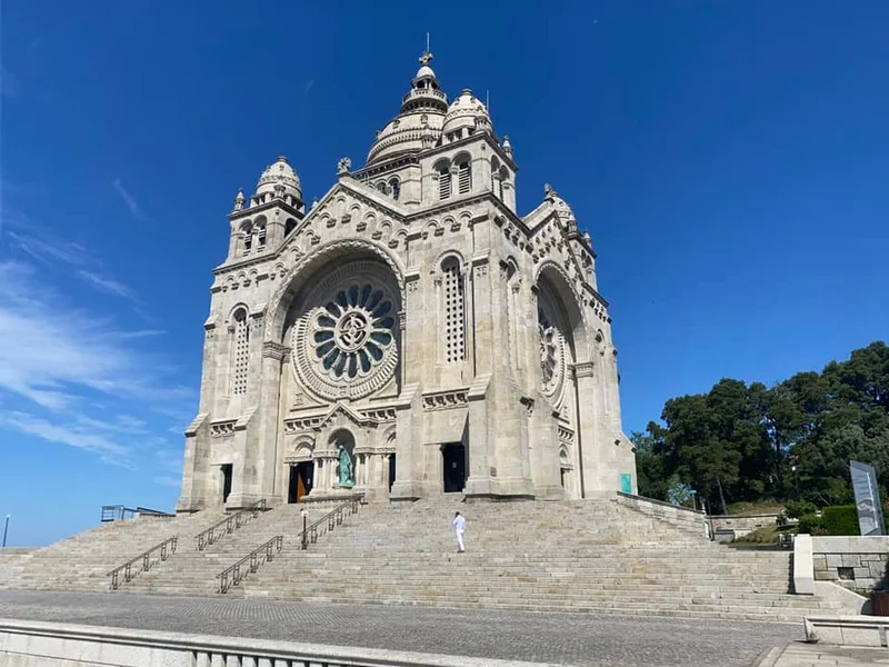 La Tour Transportes e Turismo