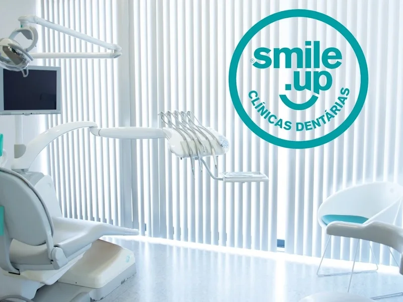 Smile.up Clínicas Dentárias Loures