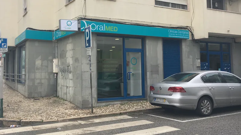 Clínica Dentária OralMED Loures