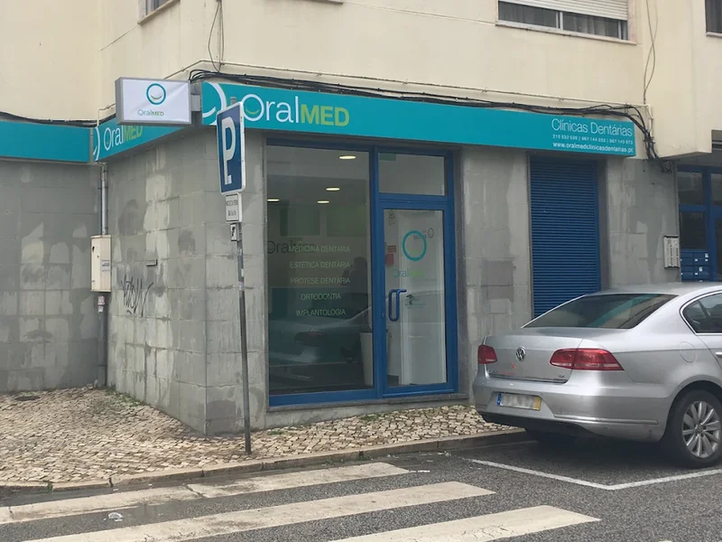 Clínica Dentária OralMED Loures