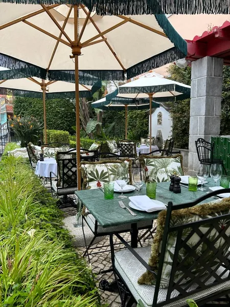 Bougain Restaurant & Garden Bar