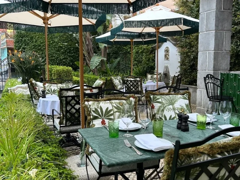 Bougain Restaurant & Garden Bar