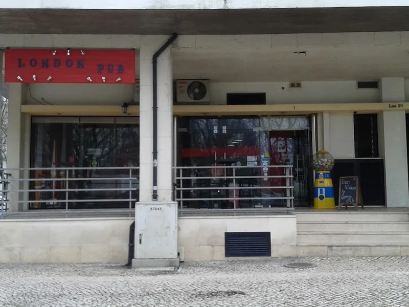 LONDON PUB