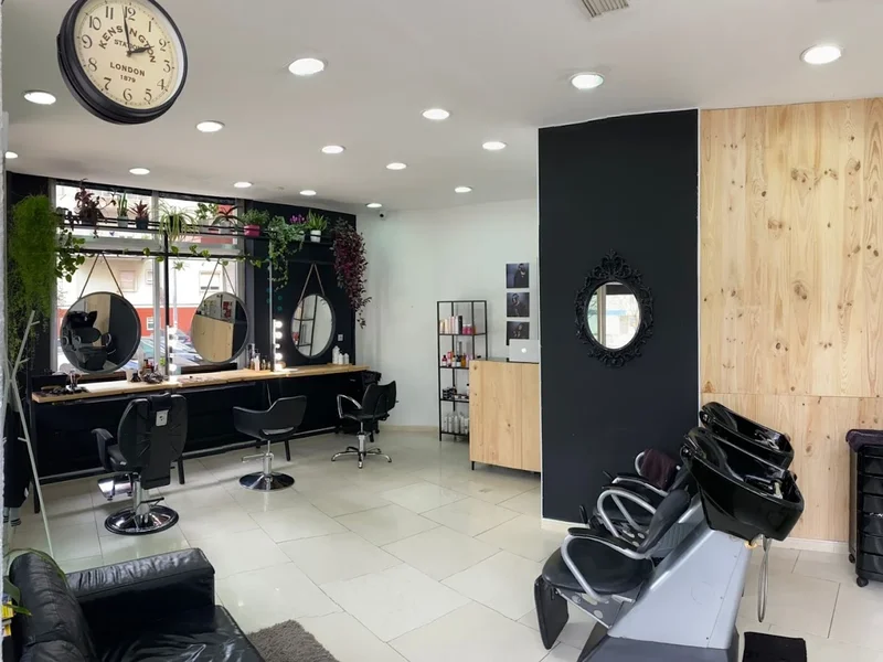 Adriano Gregório Cabeleireiro - Salão em Odivelas