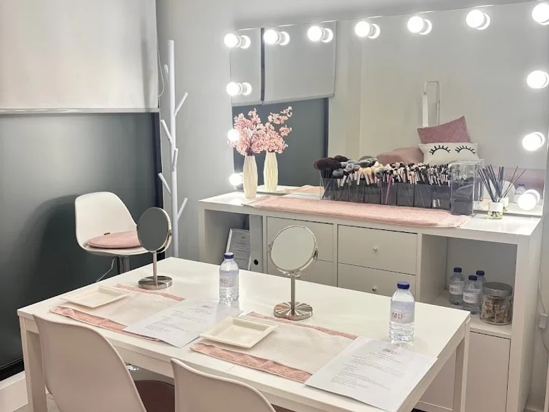 Márcia Dinora Makeup Artist & Beauty