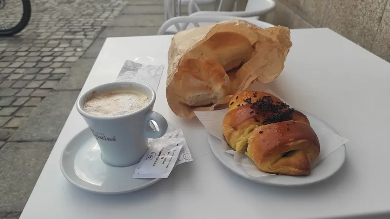 Pão Quente Grillo e Companhia