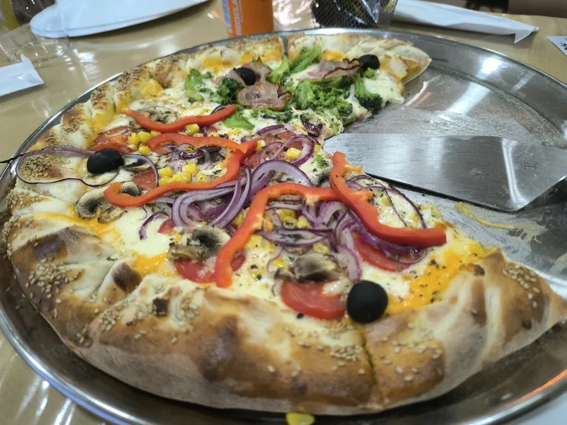 Dom Pizzas e Esfirras